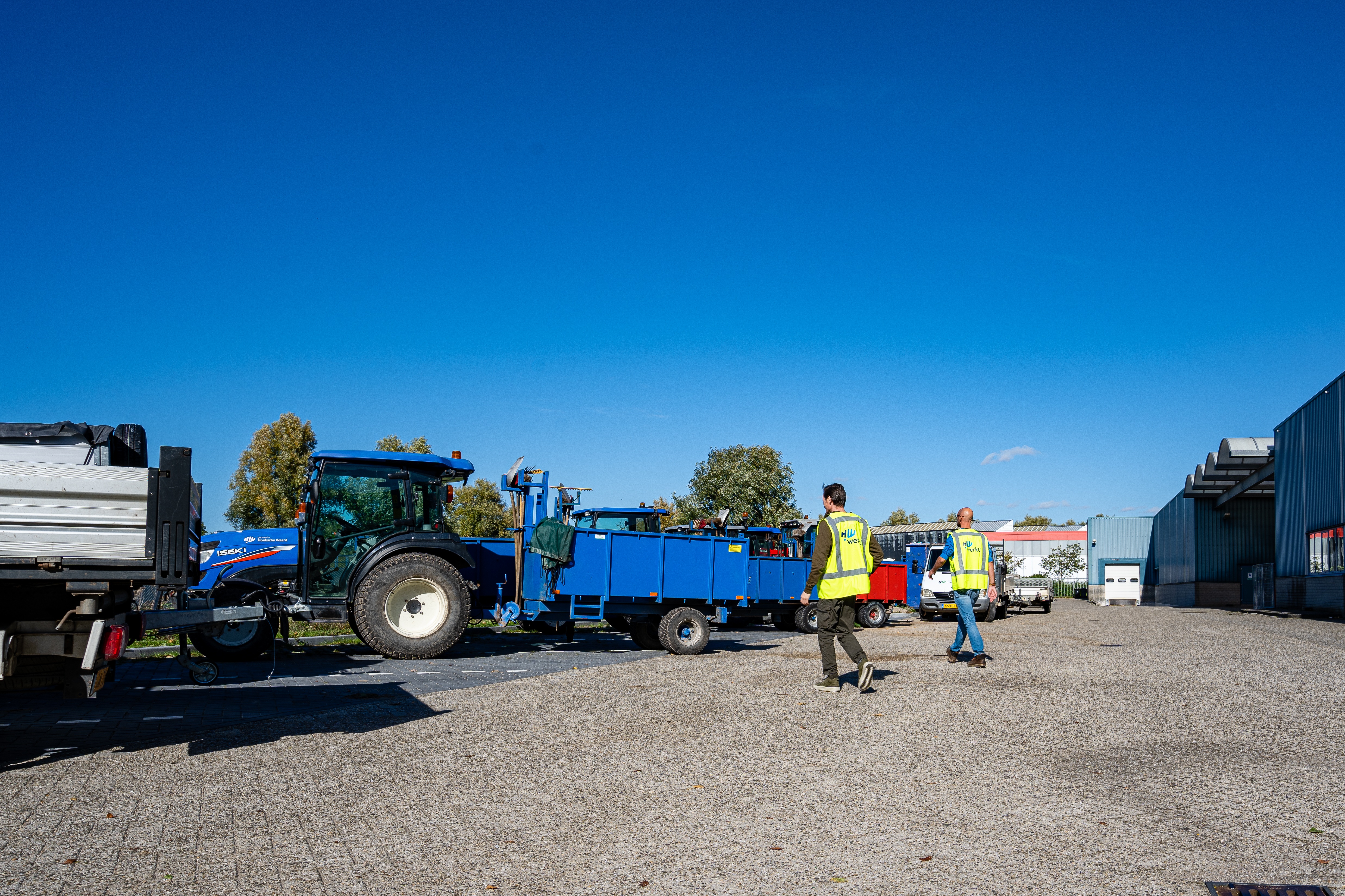 Afbeelding medewerkers HWWerkt! op het bedrijven terrein